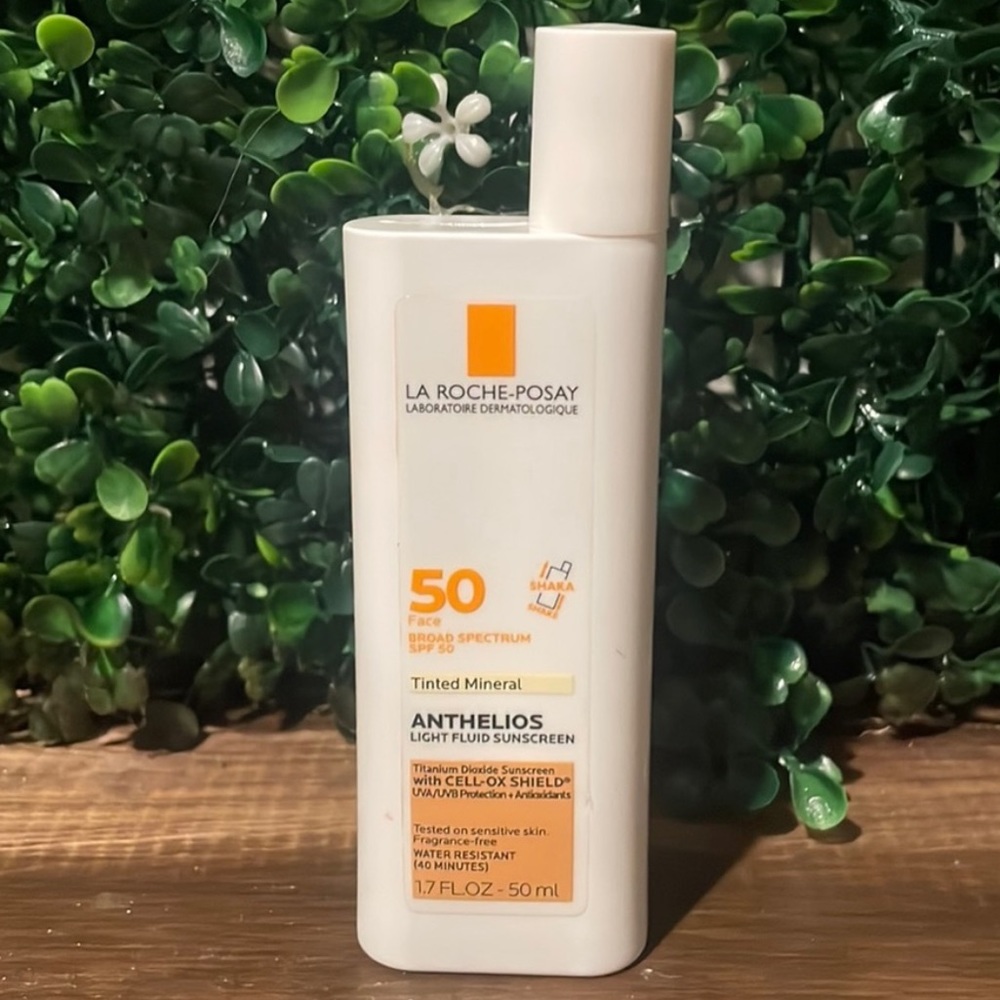 La Roche posay tinted mineral light fluid sunscreen 50 spf Ulta Sephora - Picture 4 of 4